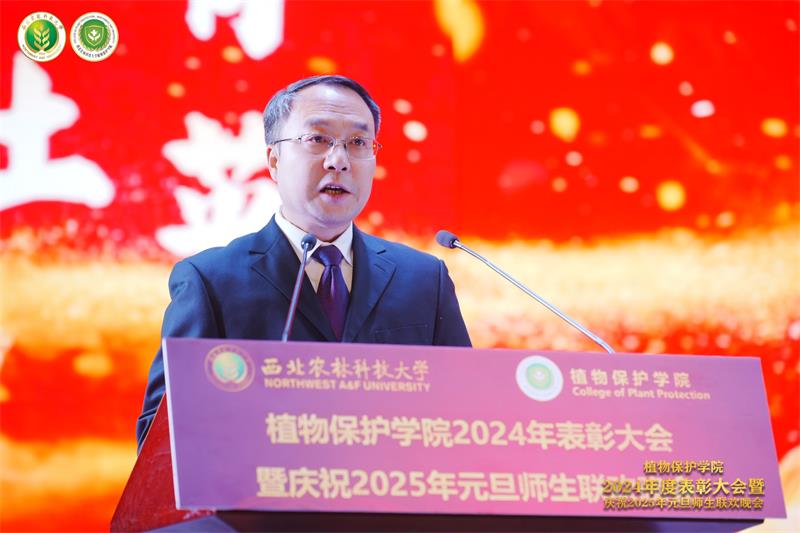 8001.新葡萄8883官网AMG党委书记黄明学主持表彰大会.jpg